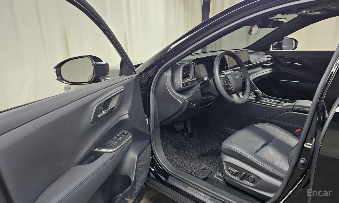 Фото 10 - Toyota Crown