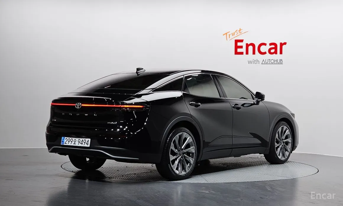 Фото 2 - Toyota Crown