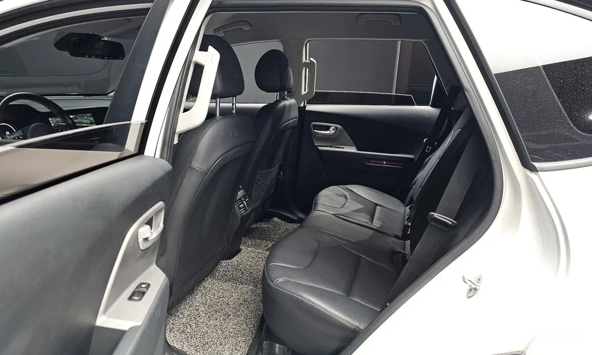 Фото 11 - Kia Niro