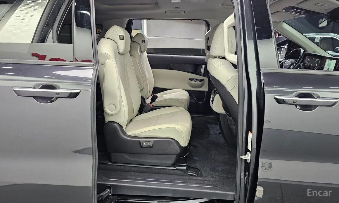 Фото 12 - Kia Carnival