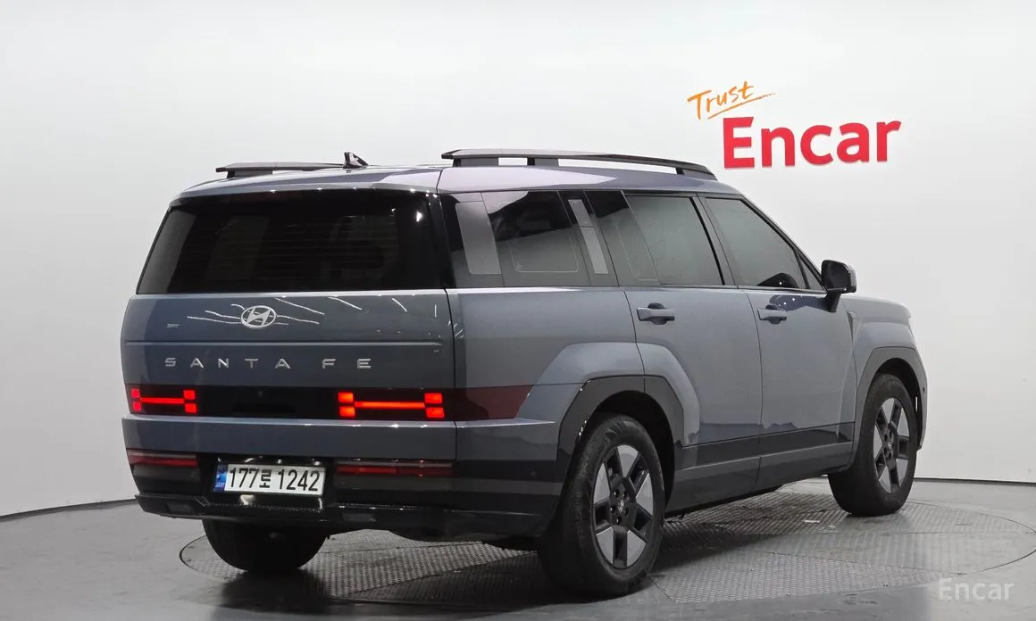 Фото 2 - Hyundai Santa Fe