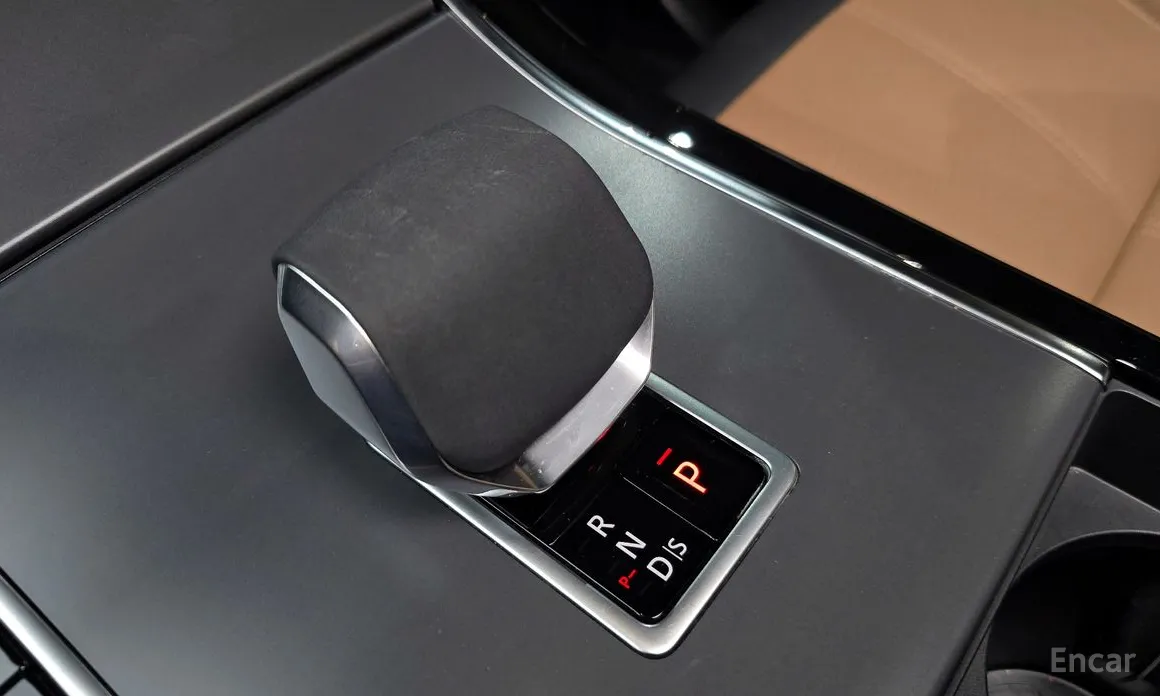 Фото 9 - Land Rover Range Rover Velar