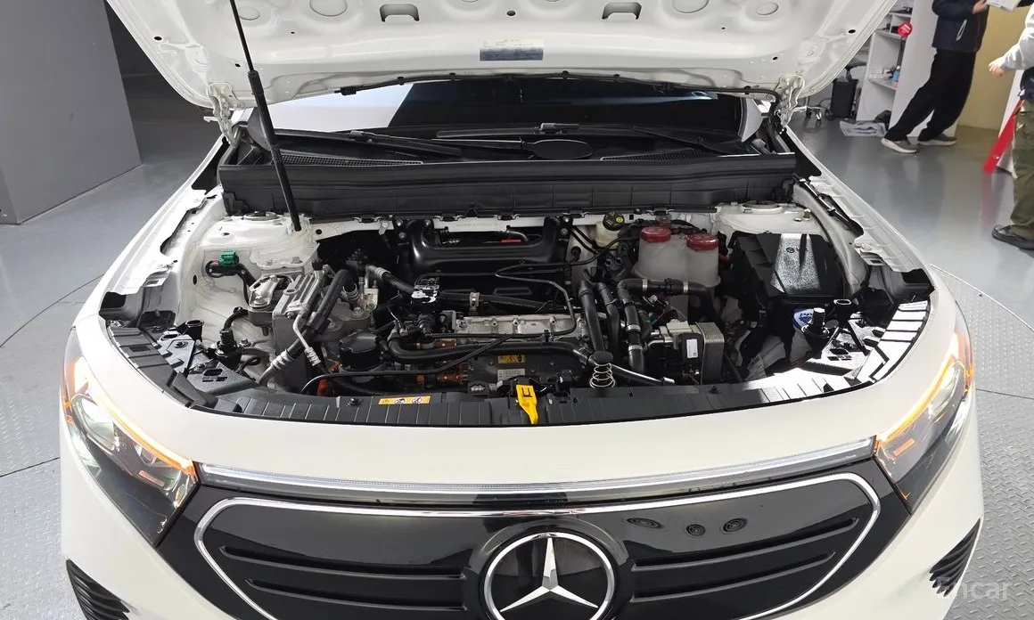 Фото 6 - Mercedes-Benz EQB