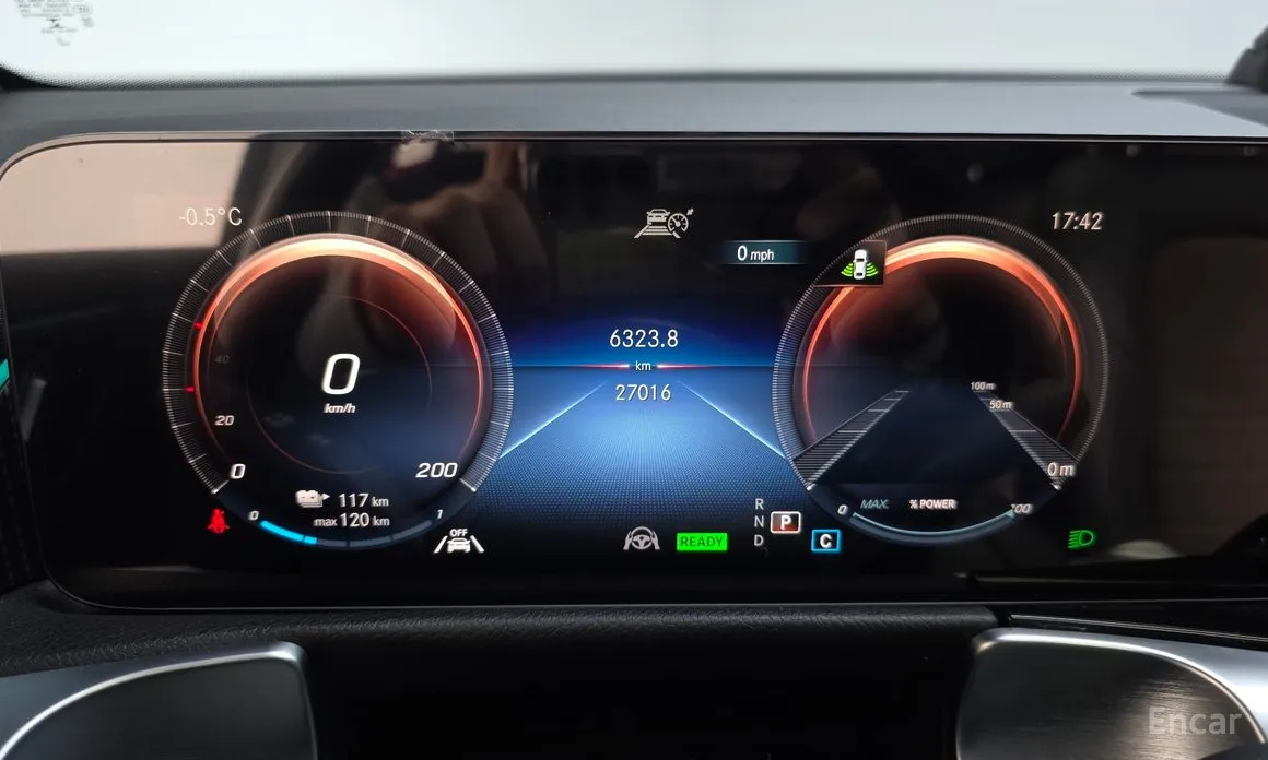 Фото 8 - Mercedes-Benz EQB