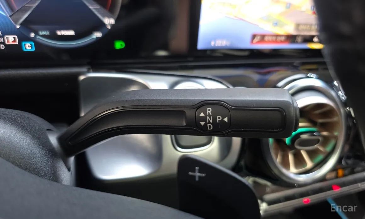 Фото 9 - Mercedes-Benz EQB