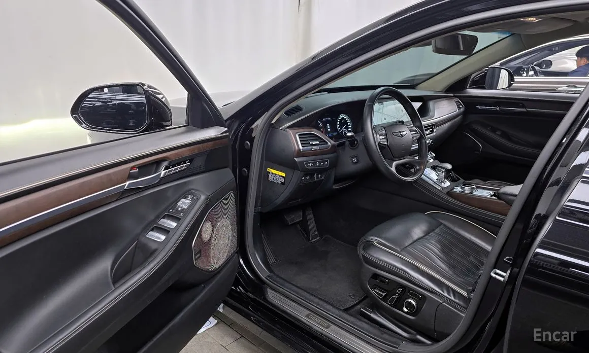 Фото 10 - Genesis G90