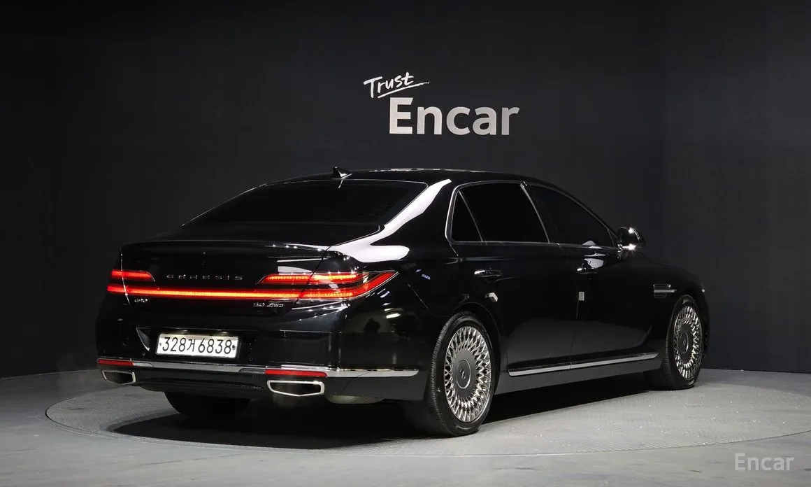 Фото 2 - Genesis G90