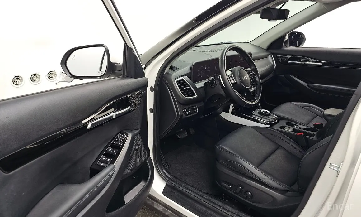 Фото 10 - Kia Seltos