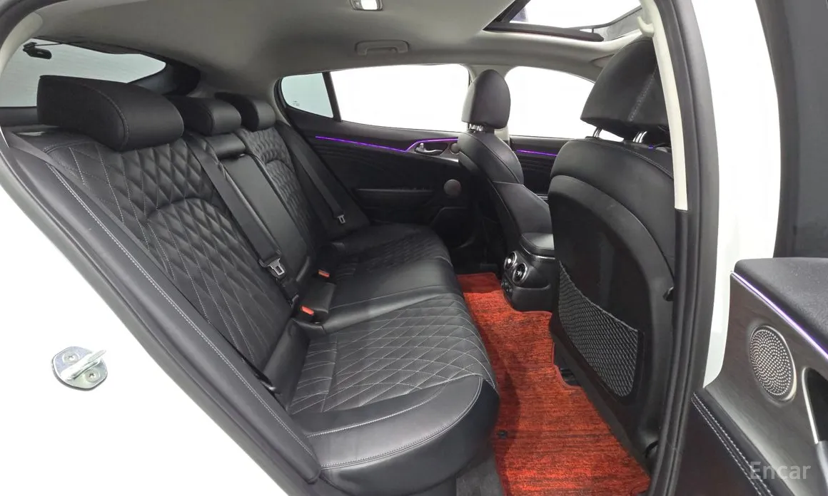 Фото 12 - Kia Stinger