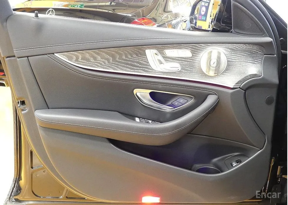 Фото 11 - Mercedes-Benz E-Class