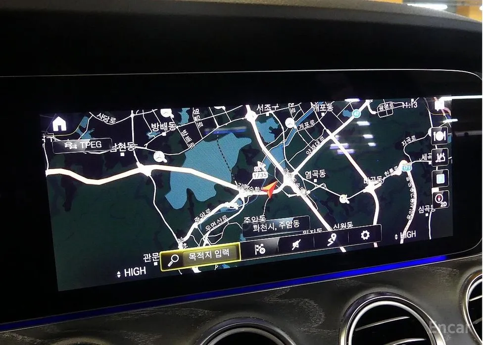 Фото 14 - Mercedes-Benz E-Class