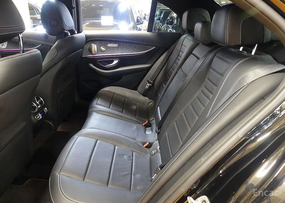 Фото 18 - Mercedes-Benz E-Class