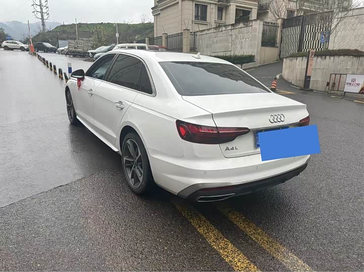 Фото 4 - Audi A4L