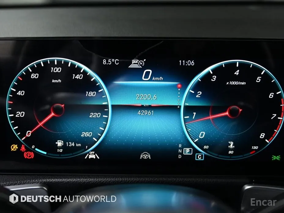 Фото 8 - Mercedes-Benz GLB-Class