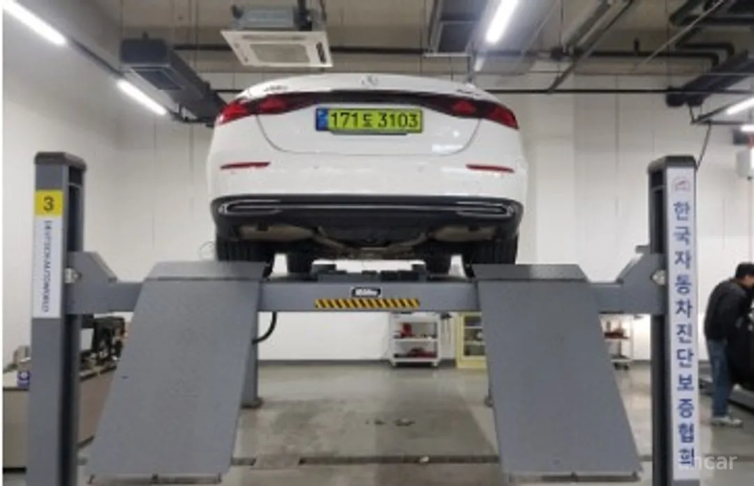 Фото 2 - Mercedes-Benz E-Class