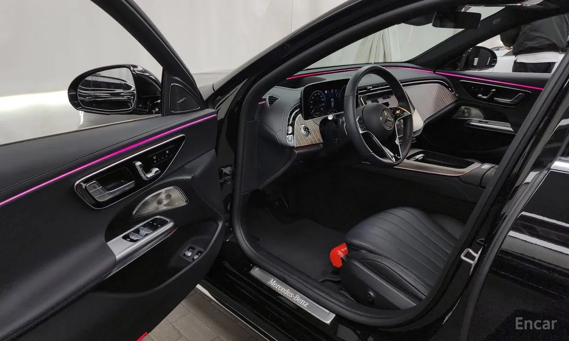 Фото 10 - Mercedes-Benz E-Class