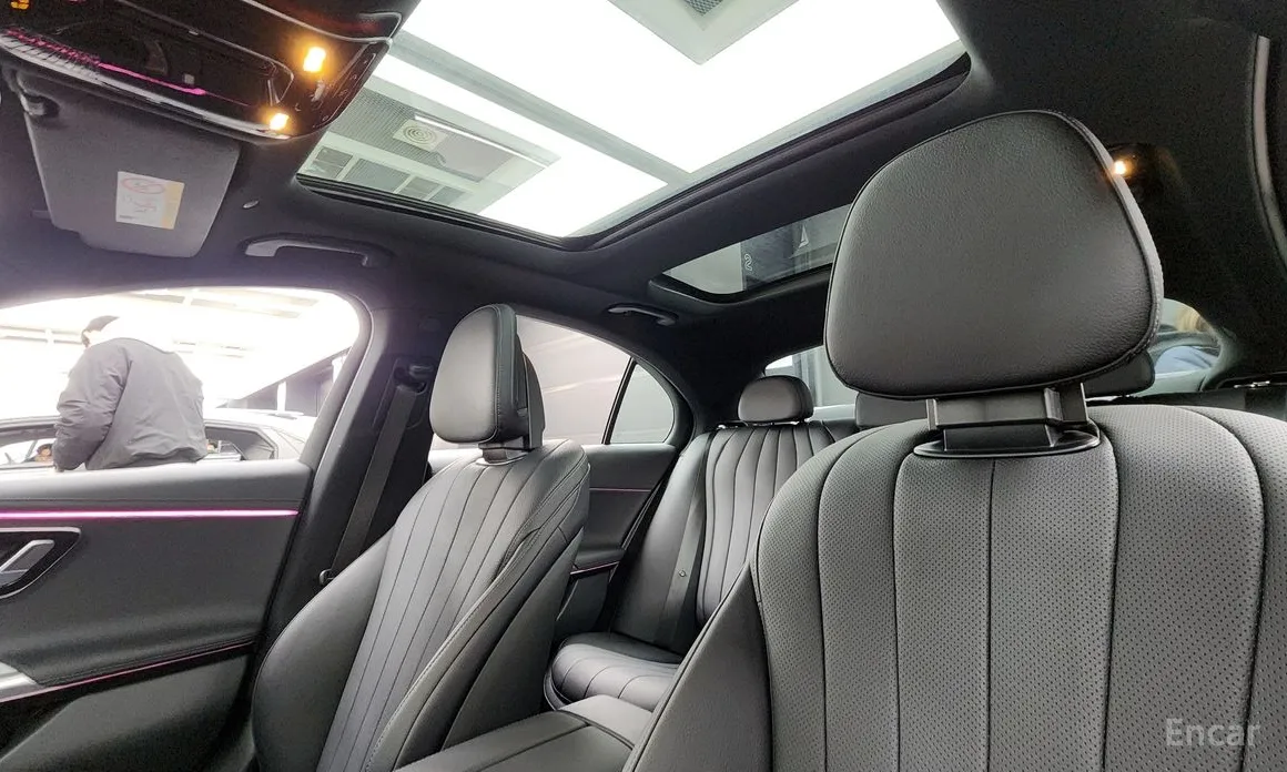 Фото 19 - Mercedes-Benz E-Class