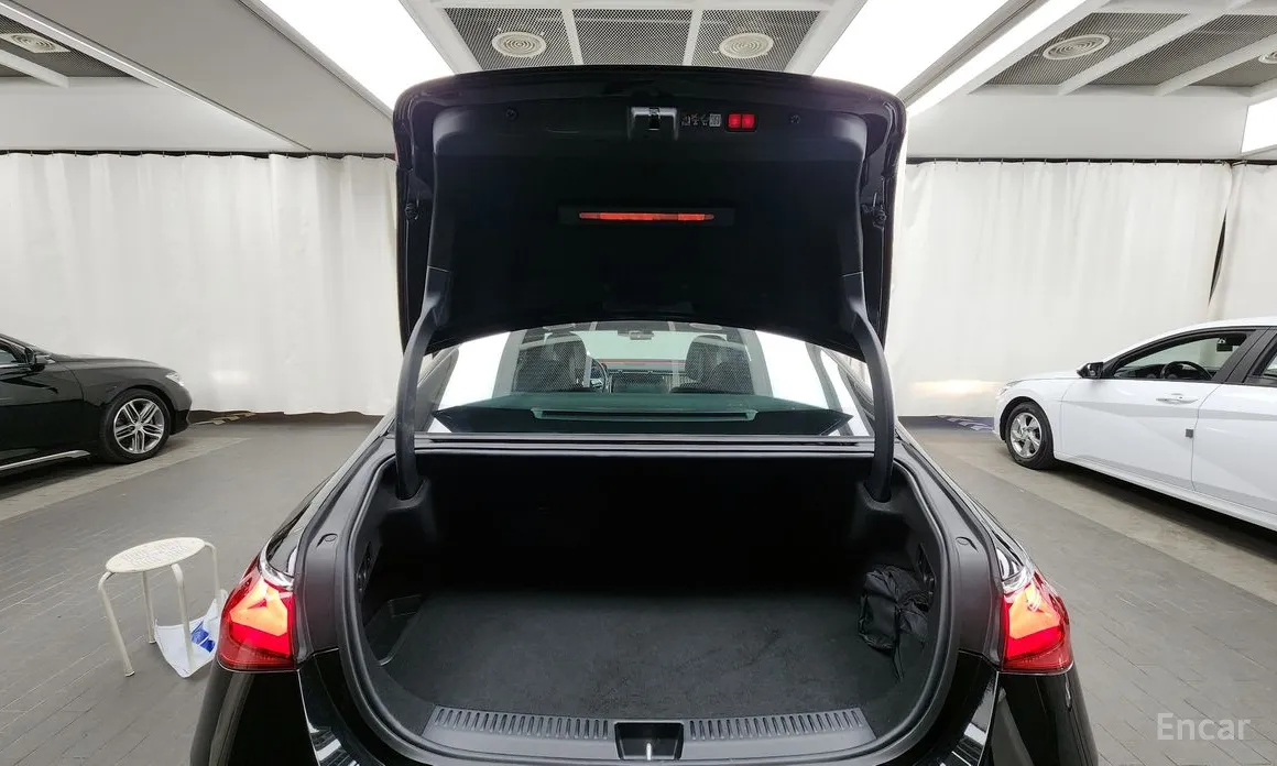 Фото 20 - Mercedes-Benz E-Class