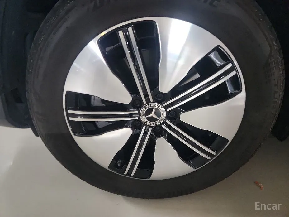 Фото 10 - Mercedes-Benz EQB