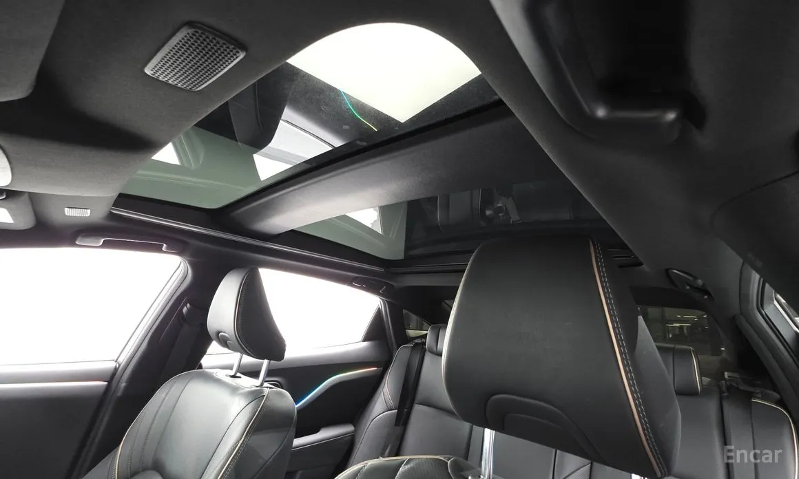 Фото 18 - Toyota Crown