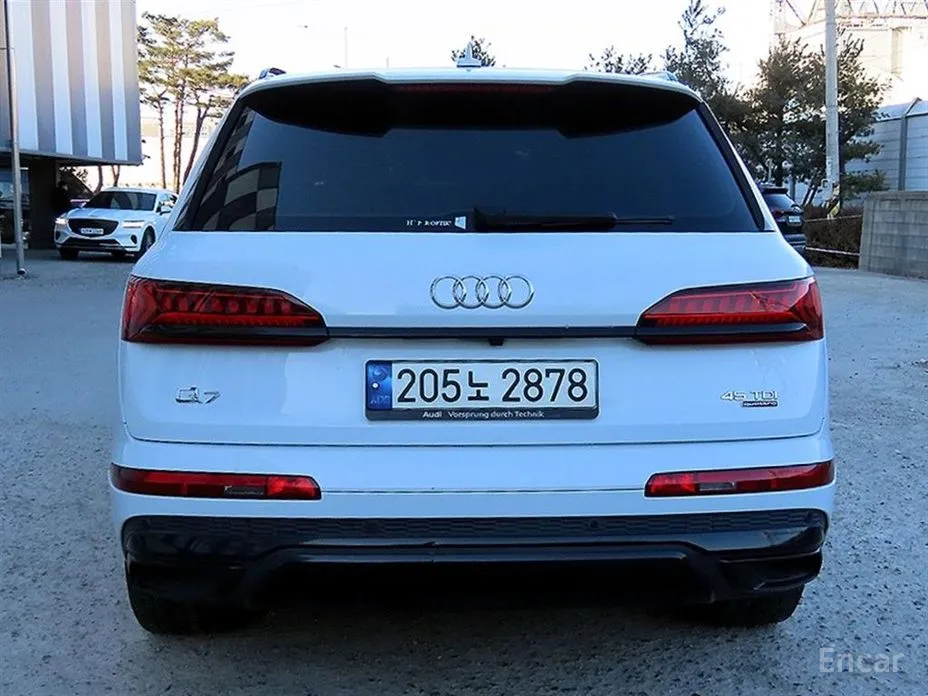 Фото 4 - Audi Q7