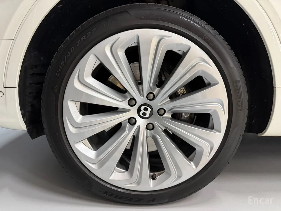 Фото 12 - Bentley Bentayga