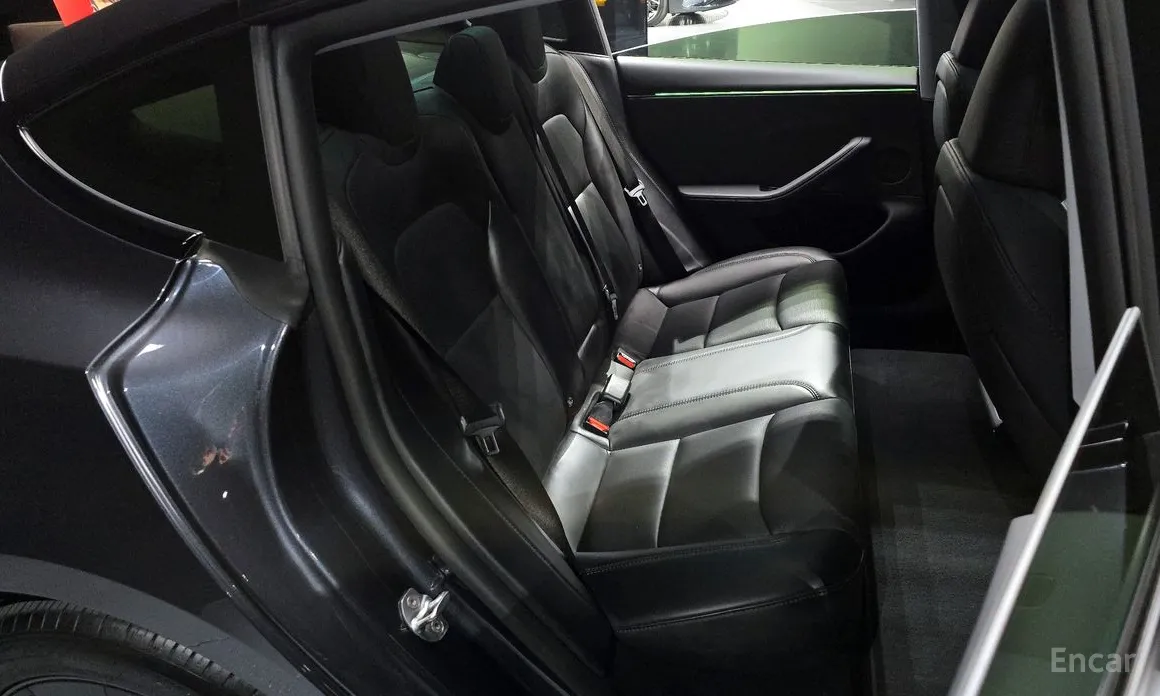 Фото 12 - Tesla Model 3