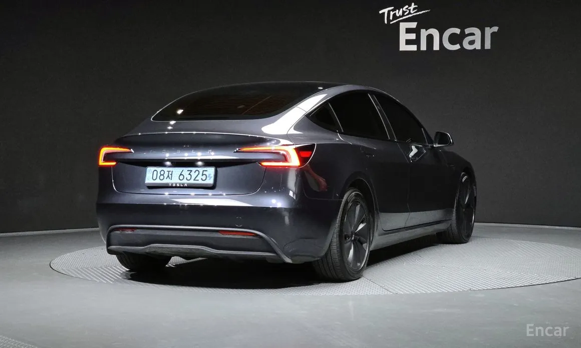 Фото 2 - Tesla Model 3