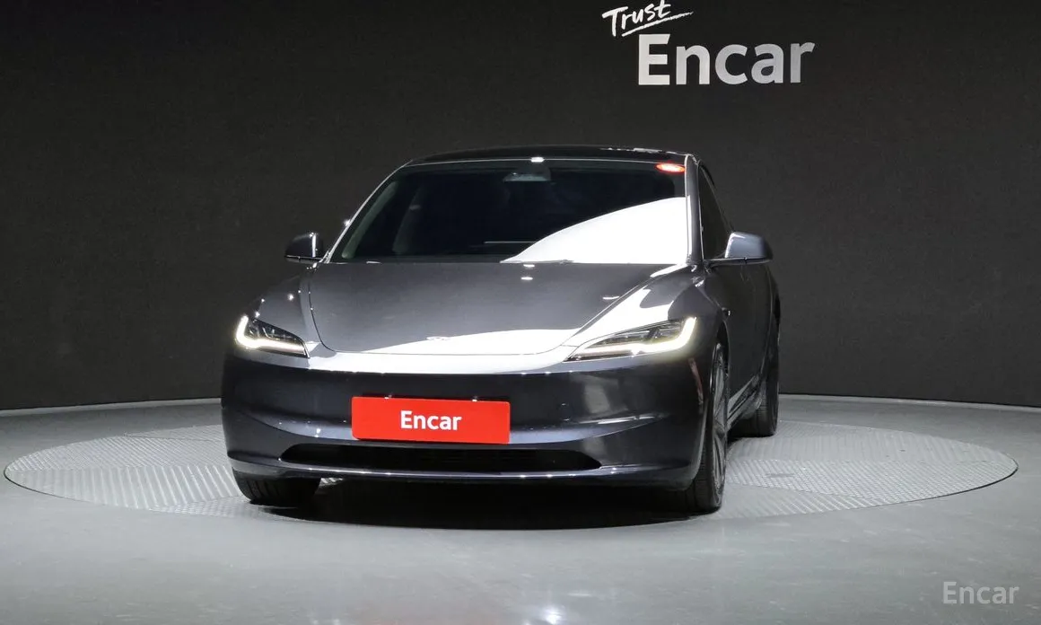 Фото 3 - Tesla Model 3