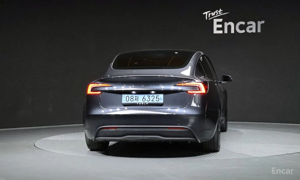 Фото 4 - Tesla Model 3