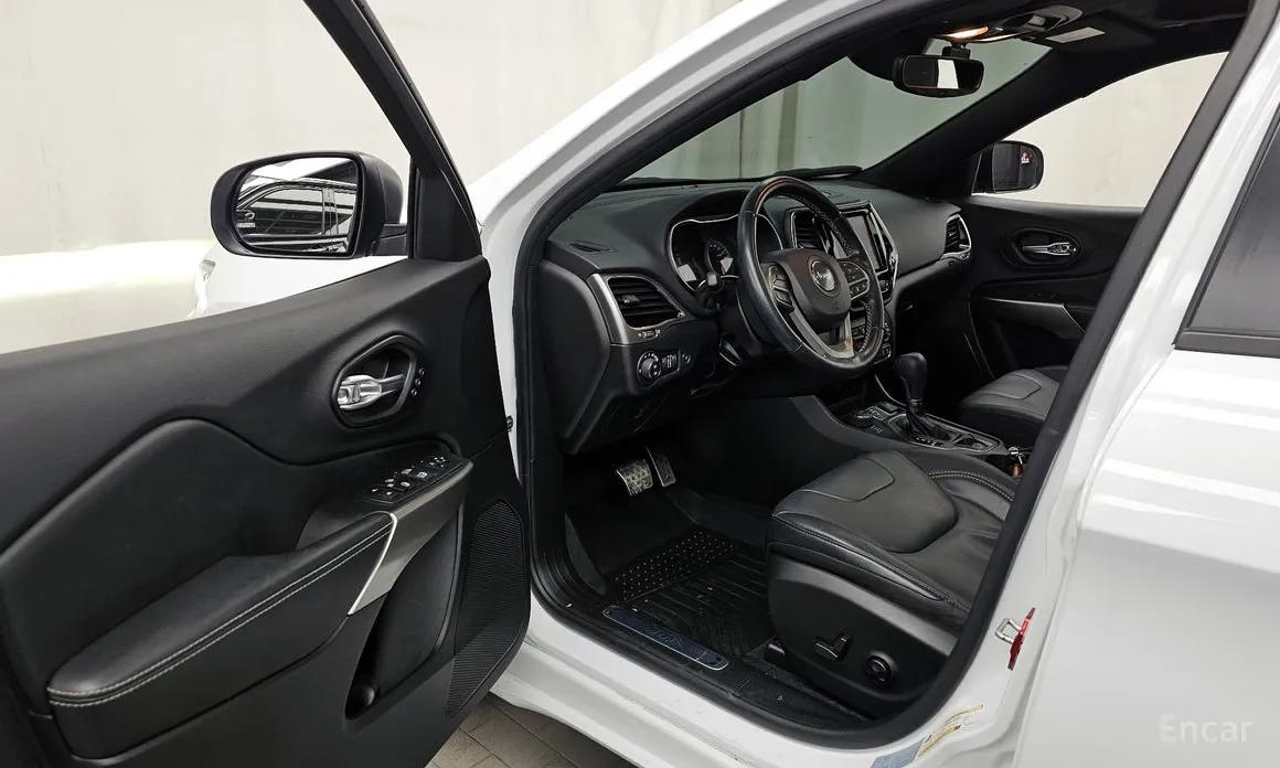 Фото 10 - Jeep Cherokee