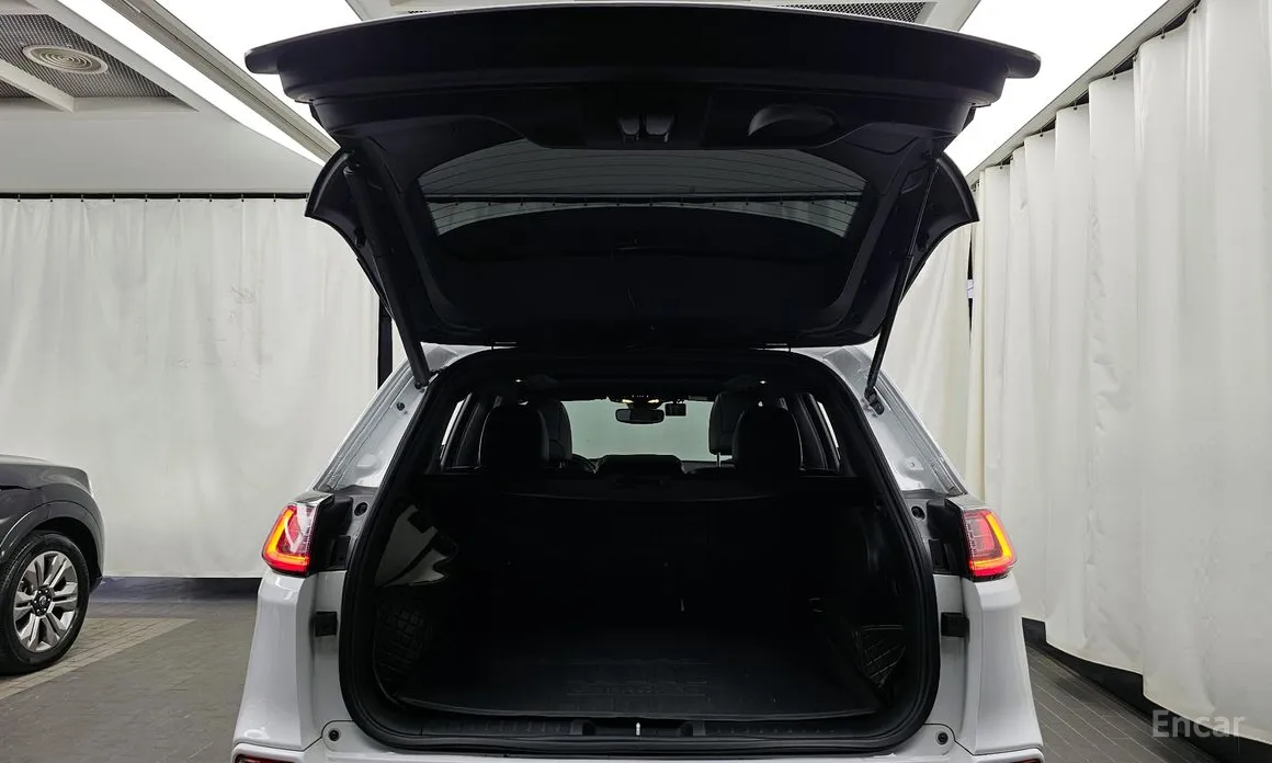 Фото 20 - Jeep Cherokee