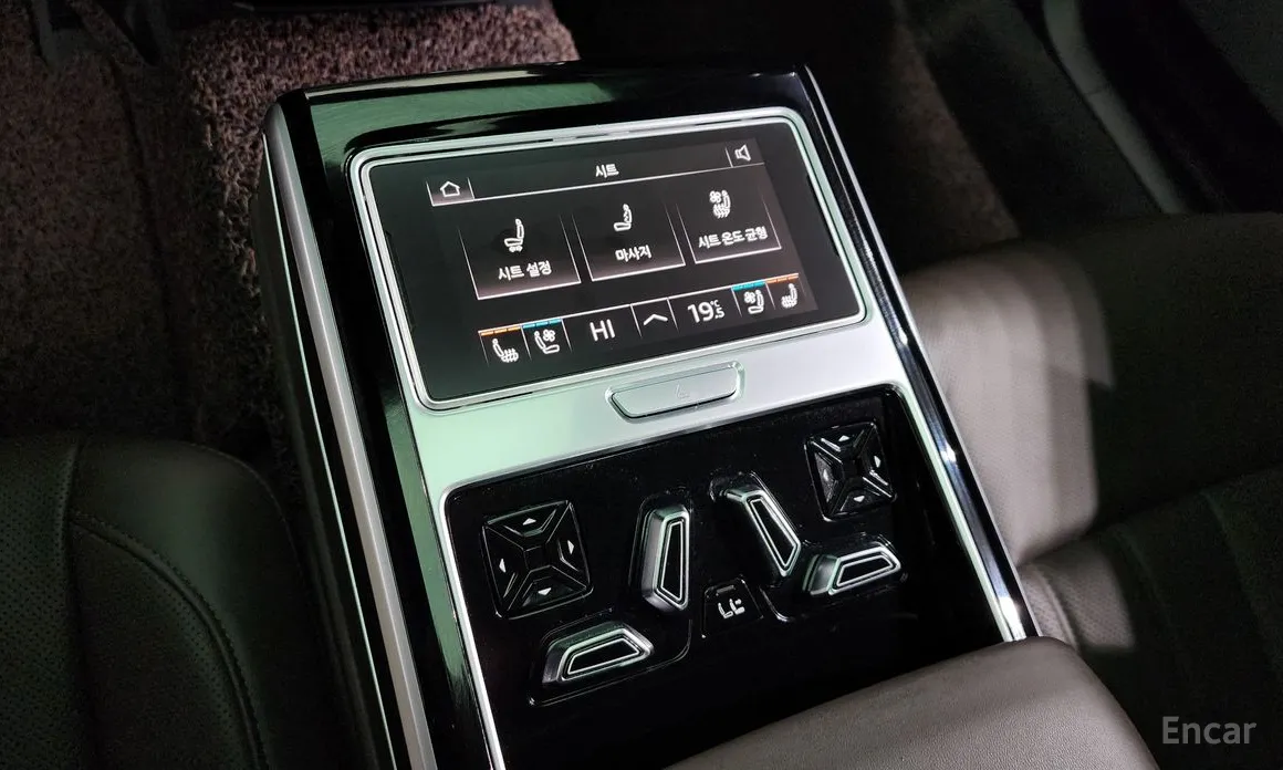 Фото 17 - Audi A8