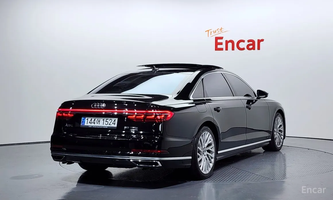 Фото 2 - Audi A8