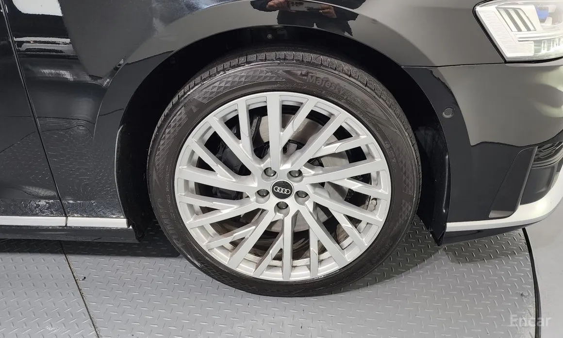 Фото 5 - Audi A8