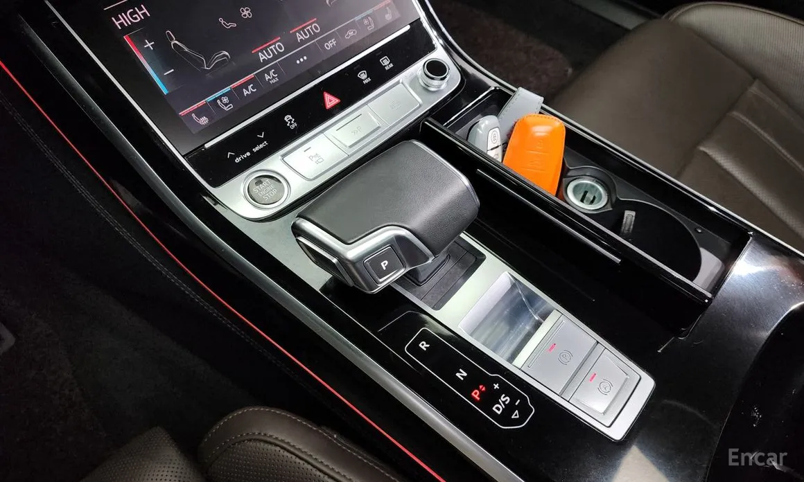 Фото 9 - Audi A8