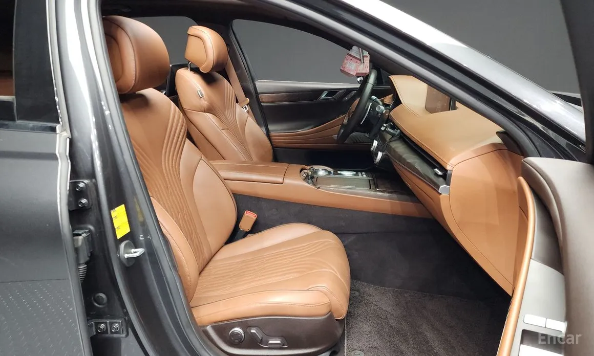 Фото 11 - Genesis G80