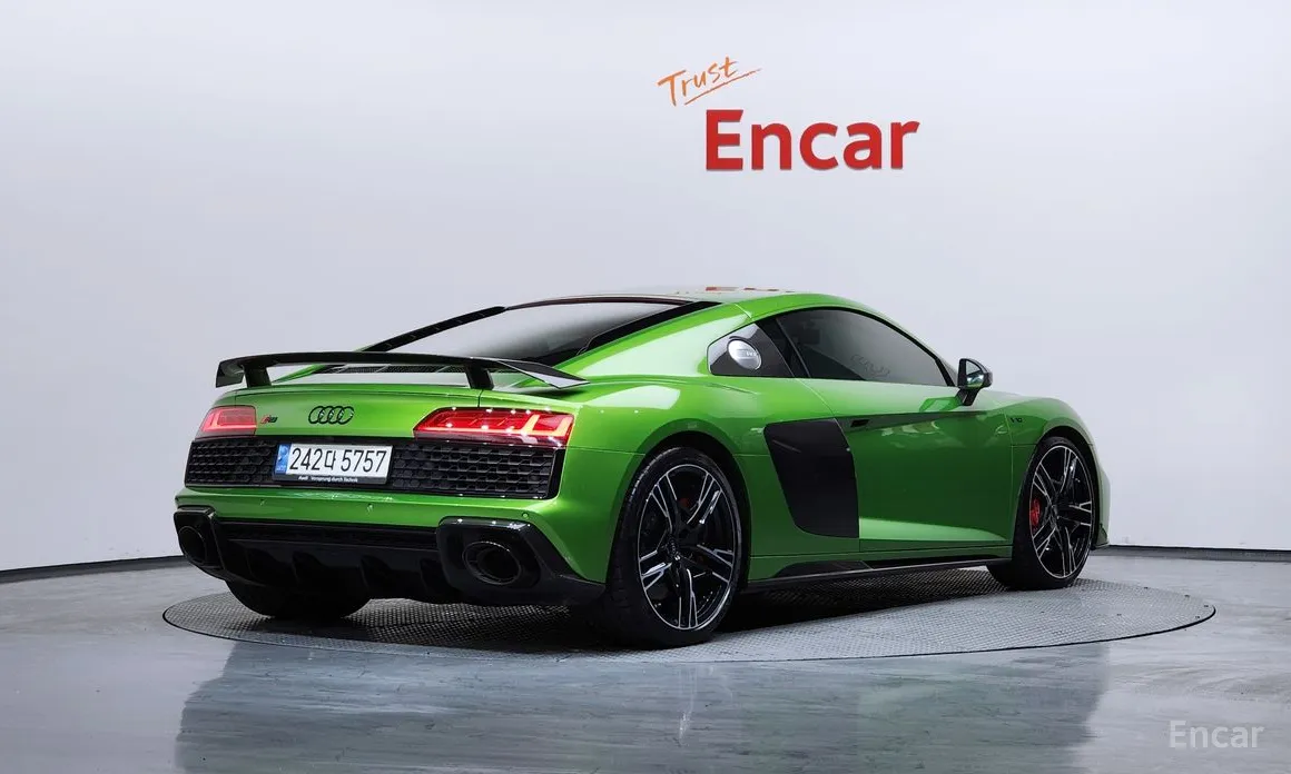 Фото 2 - Audi R8