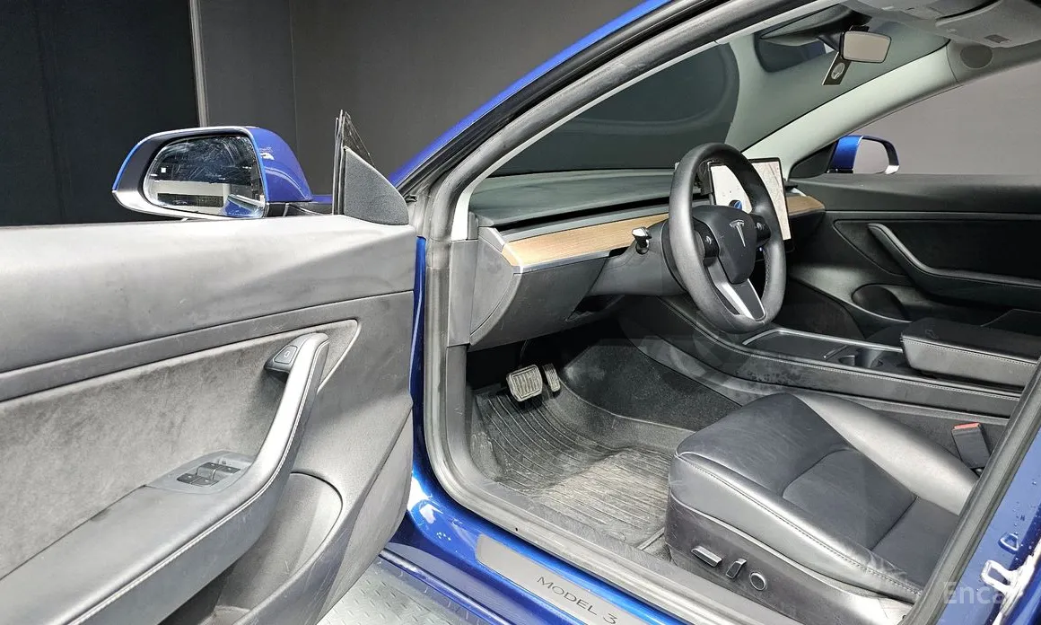 Фото 12 - Tesla Model 3