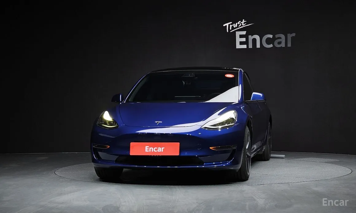 Фото 3 - Tesla Model 3