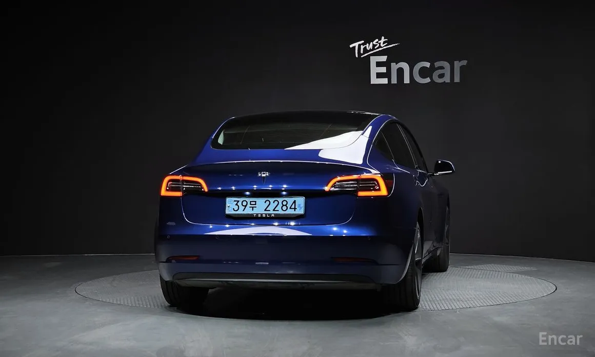 Фото 4 - Tesla Model 3