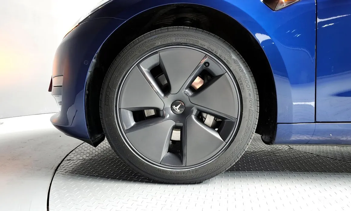 Фото 5 - Tesla Model 3