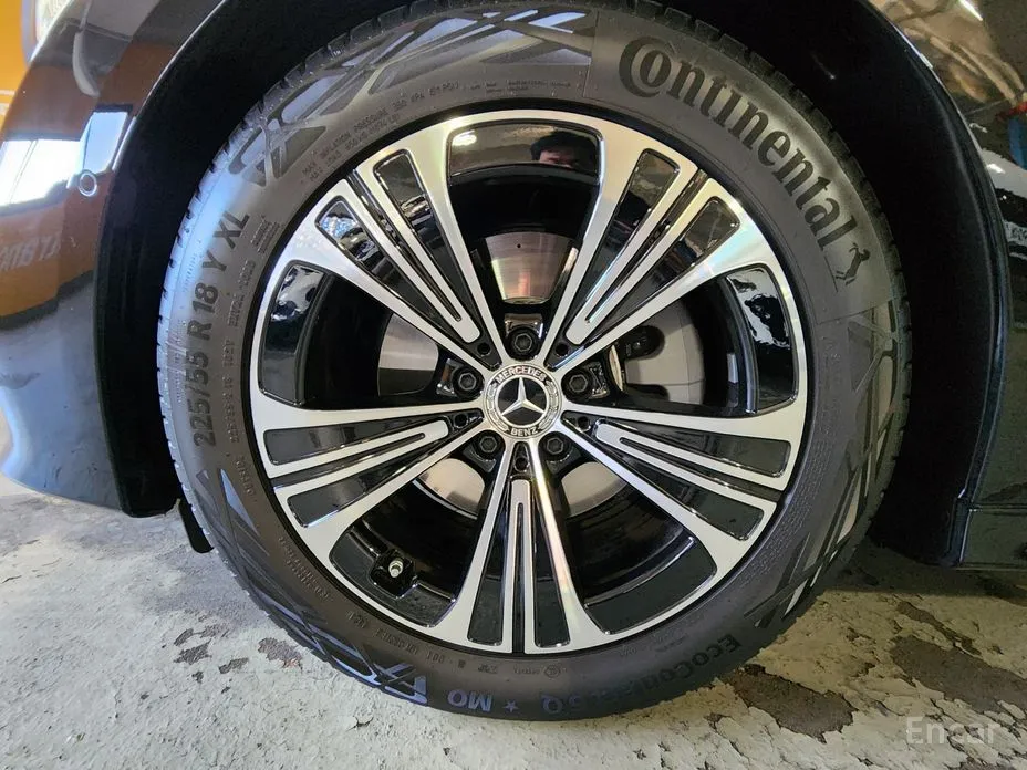 Фото 16 - Mercedes-Benz E-Class