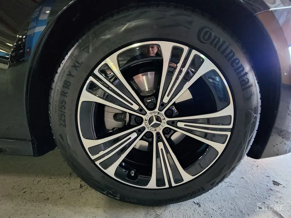 Фото 17 - Mercedes-Benz E-Class