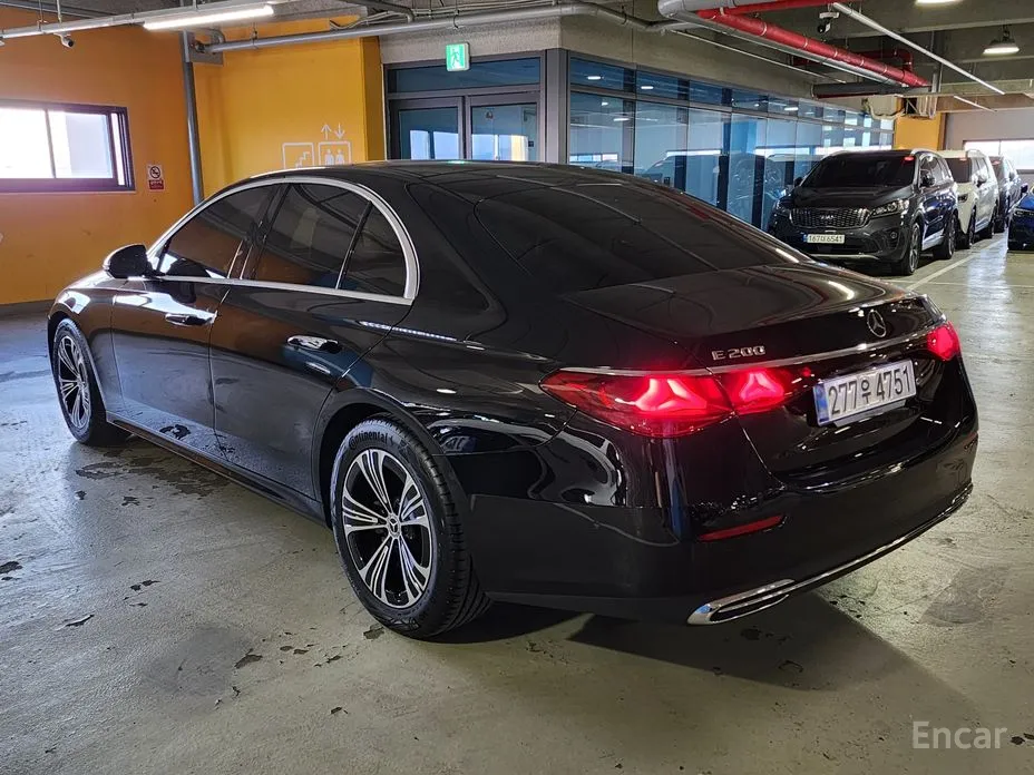 Фото 4 - Mercedes-Benz E-Class