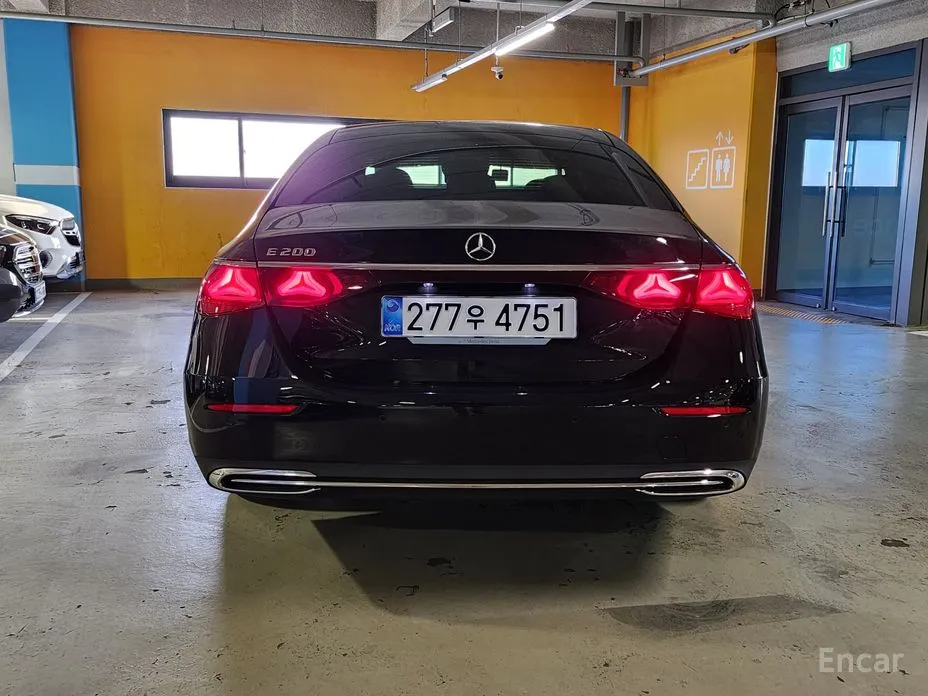 Фото 5 - Mercedes-Benz E-Class