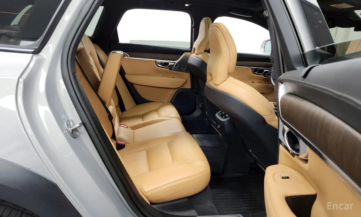 Фото 12 - Volvo V90