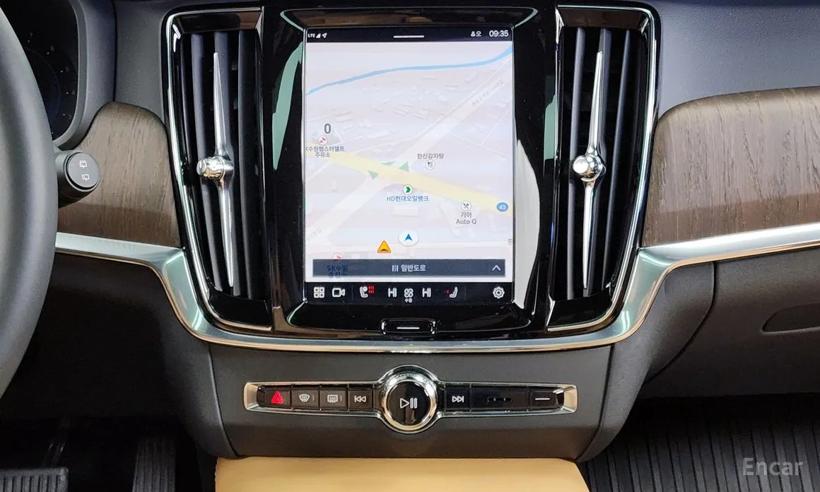 Фото 14 - Volvo V90