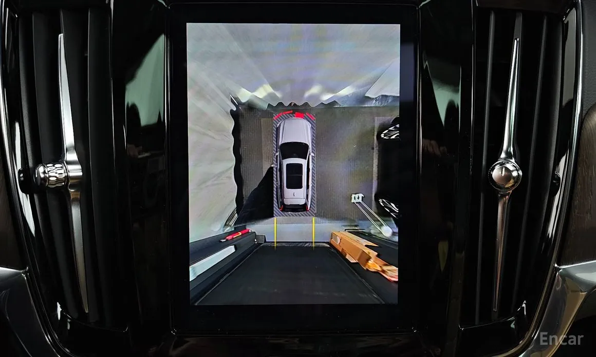 Фото 15 - Volvo V90