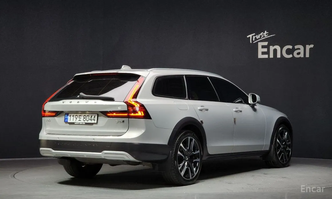 Фото 2 - Volvo V90